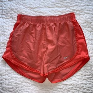 Women's Small Nike Tempo Dry Core 3'' Running Shorts in Chile Red